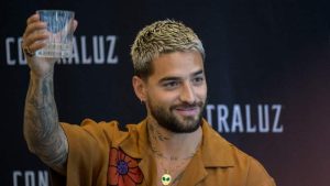 Maluma le rinde homenaje a las mujeres con "La reina"