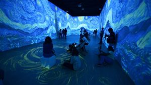 "Es como un sueño": Sorprende exposición inmersiva de las pinturas de Van Gogh