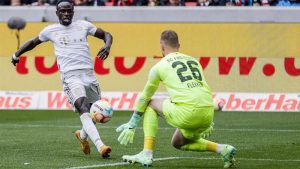 Sadio Mané en jugada con Bayern Múnich ante Friburgo