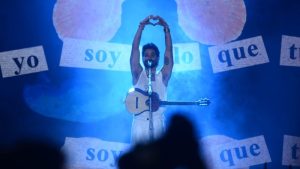Salvadoreños se rinden ante Camilo y su pegajoso repertorio