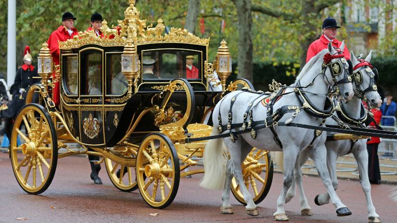 La tradicional carroza de oro de la monarquía inglesa