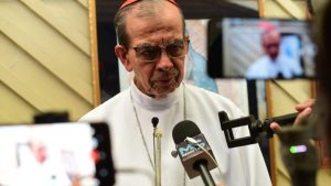 Cardenal Rosa Chávez recibe ataques “salvajes” por criticar a Bukele
