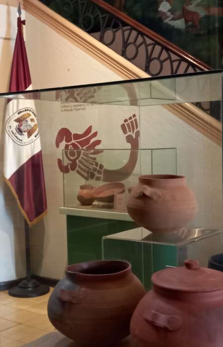 Las vasijas, ollas, comales y otros objetos están ubicados en el primer nivel del museo. Foto: EDH / R. Mixco