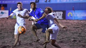 La selección masculina de fútbol playa sale a la cancha, la diaria