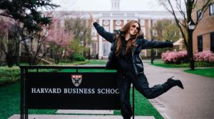 ¡En Harvard! Thalía cumplió deseo de su difunto padre
