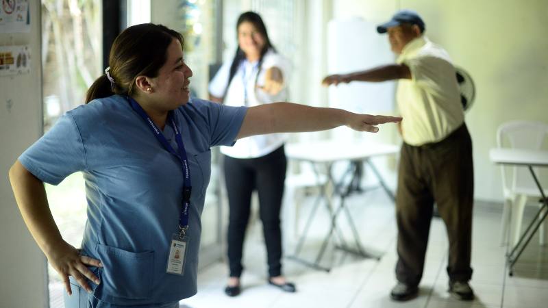En Fundahabla, los beneficiarios reciben el acompañamiento que requieren para su nueva condición de vida. Foto: EDH / Francisco Rubio