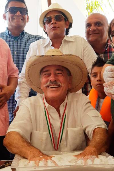 El Paseo de las Estrellas de la Vegas y la Asociación Internacional de Prensa, Radio y Televisión entregaron reconocimientos al actor Andrés García, por más de cinco décadas de trayectoria artística. FOTO: ADRIANA COVARRUBIAS/COR/ACE/ Notimex via AFP