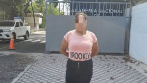 Capturan a mujer aspirante a policía por presuntos vínculos con pandillas