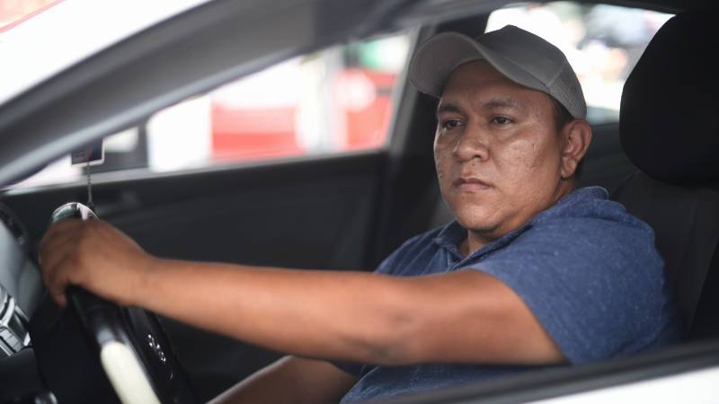 Concesionarios reportan mayor demanda de autos eléctricos tras el alza del combustible provocada por el conflicto en Irán.