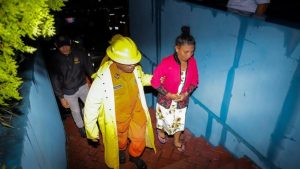 Ocho familias evacuadas por lluvias anoche en San Salvador
