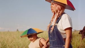 "Eres más especial de lo que mi mente imaginó": Karol G dedica tiernas palabras a Iker, su nuevo amigo