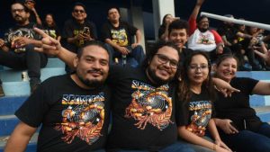 FOTOS. Salvadoreños listos para el concierto de Scorpions en el Estadio Cuscatlán