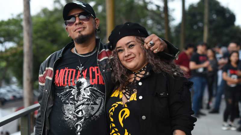 Fans en el concierto de Scorpions en el estadio Cuscatlán.