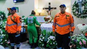 Socorristas y familiares despiden a integrante de Cruz Verde que murió en accidente