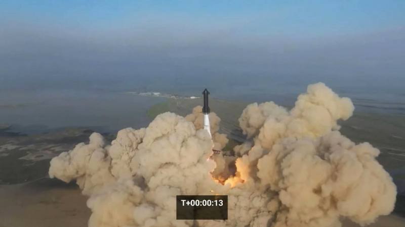 Explota Starship en el aire tras primer vuelo de prueba
