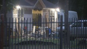 Policía en EE.UU. busca a sospechoso de matar a tiros a cinco hondureños en Texas