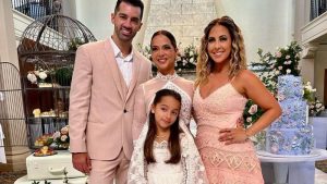 Adamari y Toni Costa celebraron la primera comunión de Alaïa