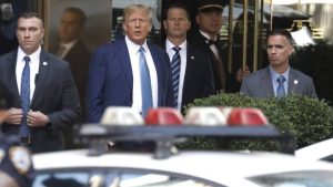 Trump comparece de nuevo ante la justicia en Nueva York acusado de fraude financiero