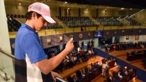 FOTOS: Primer día de algunos youtubers pro gobierno en la Asamblea Legislativa