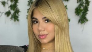 Abigaíl Mancía recibe serenata y flores, "haters" aseguran que ella sola se las pagó