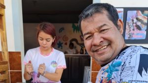 "Cocolito" tiene nuevo trabajo, ahora es repartidor de comida