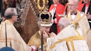El rey británico Carlos III, de 74 años, fue coronado en la Abadía de Westminster
