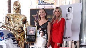 Con estrella, Hollywood reconoce legado de la actriz Carrie Fisher