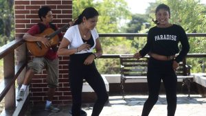 FOTOS: "Robotina", madre y bailarina en la plaza Libertad