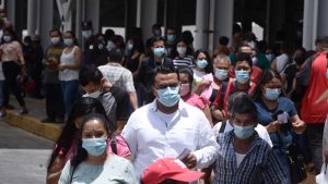 Centro de vacunación en el Hospital El Salvador durante la pandemia. Vacunación de jóvenes. Foto Menly González