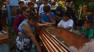 Sepultan a mujer que fue asesinada en San Isidro; la familia sospecha de su expareja