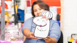 ¿Un regalo perfecto? Emprendedora salvadoreña sale adelante con ingenio y determinación