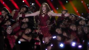 Billboard corona a Shakira como la mujer del año