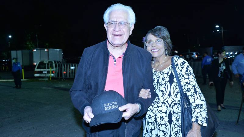 Willie Maldonado y su esposa en concierto Placido Domingo