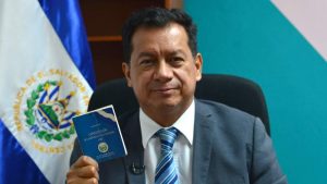 Juez denuncia, nuevamente, sufrir persecución por ser crítico de Bukele