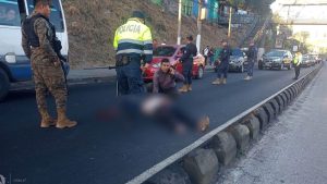 Conductor que hirió a dos motociclistas en Soyapango les ofreció $500