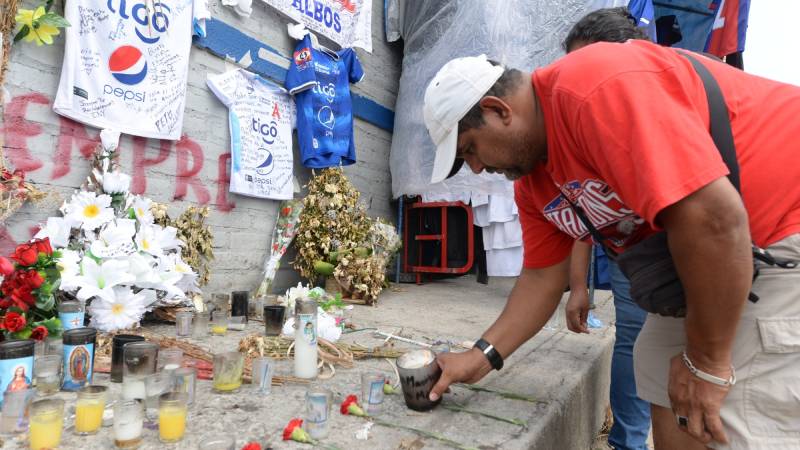 culto por la tragedia estadio Cuscatlán