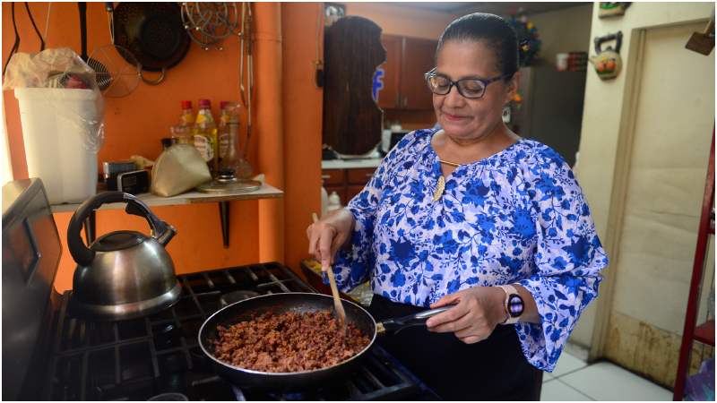 Sandra Elizabeth Cárcamo, youtuber de "Cocinando con Ely"