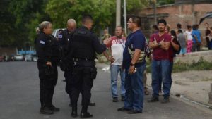Agentes de la PNC obstruyen trabajo de periodista de El Diario de Hoy