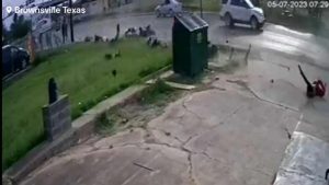 Migrantes fueron atropellados frente a un centro de acogida en Texas