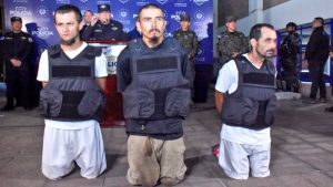Presentan a tres pandilleros señalados de participar en homicidio de policía en Chalatenango