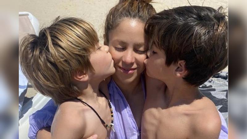 Shakira junto a sus hijos Sasha y Milan
