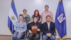 UGB recibe galardones por sus buenas prácticas en Educación Superior