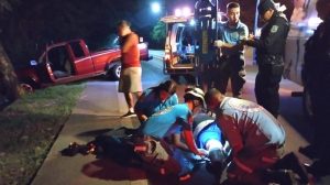 Persona que advertía a conductores de accidente fue embestida por motociclista en Santa Ana