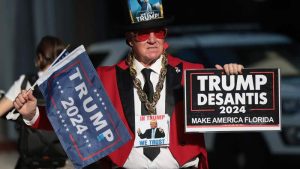 Imágenes de las reacciones en el exterior de la corte donde compareció Donald Trump