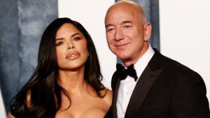 El magnate Jeff Bezos y su prometida Lauren Sánchez