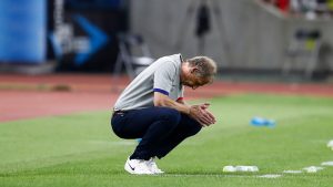 Klismann muy molesto con el empate de Corea ante la Selecta