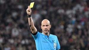anthony taylor acoso fans italia as roma futbol video