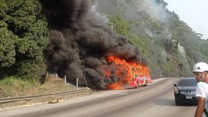 Bus de la Ruta 201 se incendió en el tramo de Los Chorros