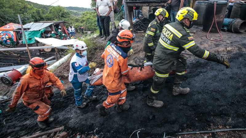 Doce personas mueren asfixiadas tras colapso de mina en Venezuela - Noticias de El Salvador