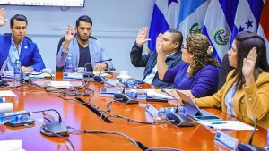 diputados votan en la comisión de economia de la asamblea legislativa
